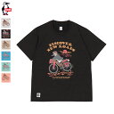 バイクパッキングの旅をしているブービーバードの大冒険を描いたグラフィックTシャツ /
