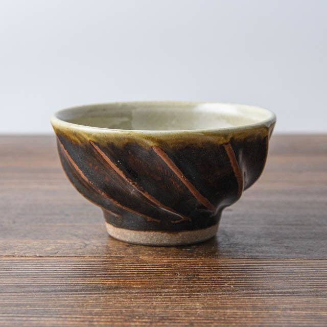 まゆみ窯 真弓亮司 飴釉斜鎬飯碗 小 01