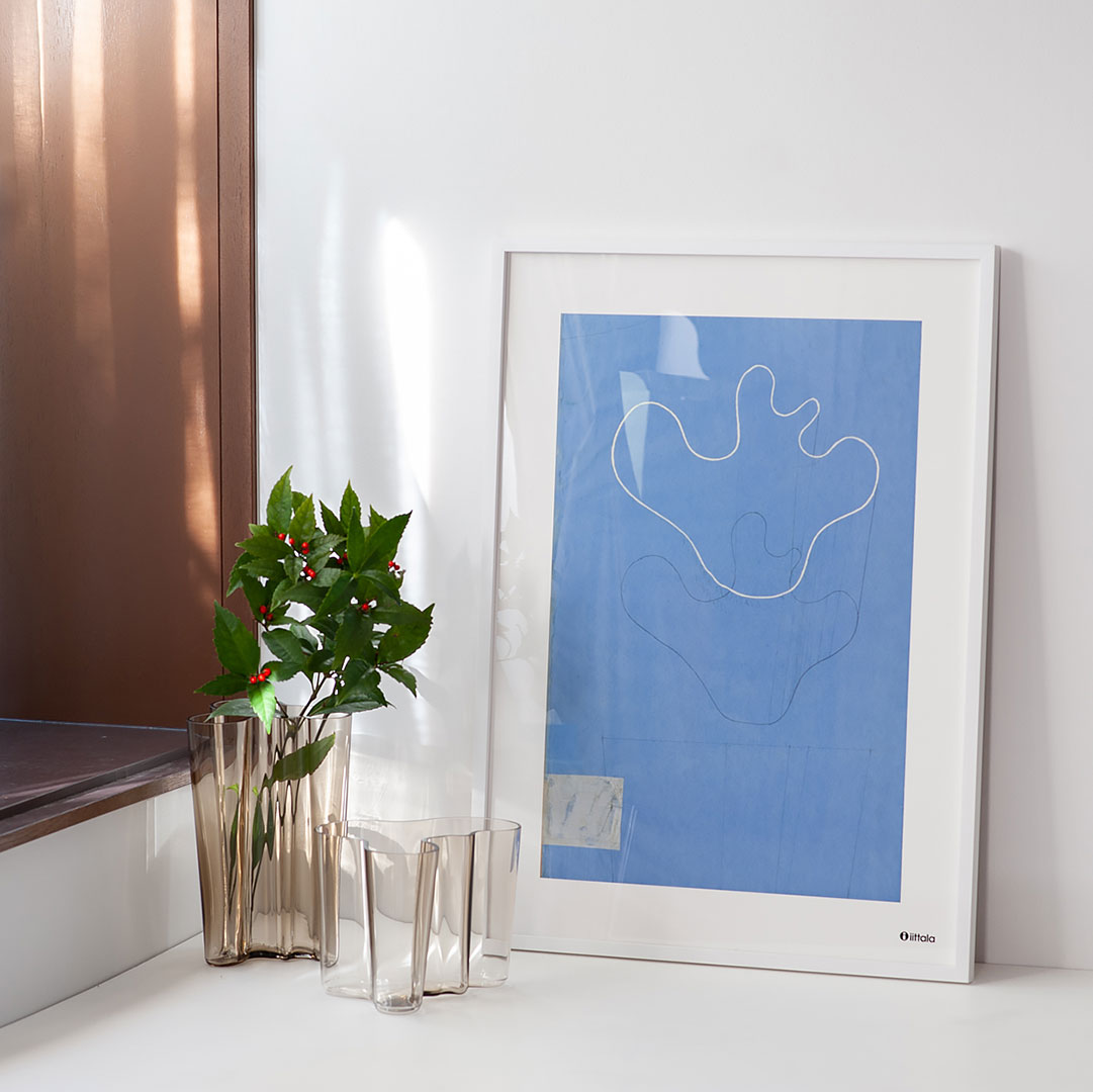 アートポスター 50×70cm （イッタラ／iittala）アルヴァ・アアルト スケッチ ブルー　ホワイトフレーム