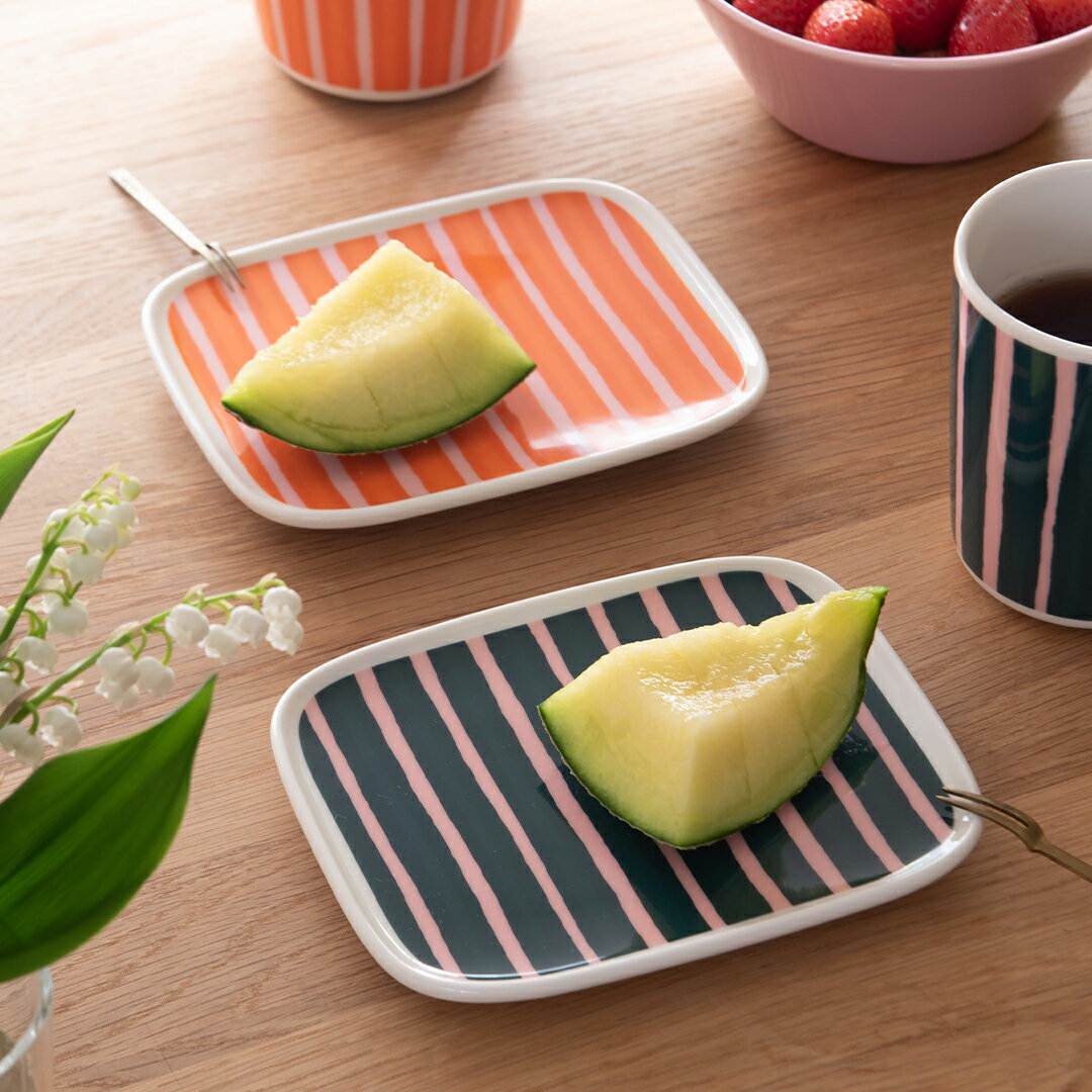 Rakuten - ピッコロ ダークグリーン・オレンジ スクエアプレート（マリメッコ／marimekko）