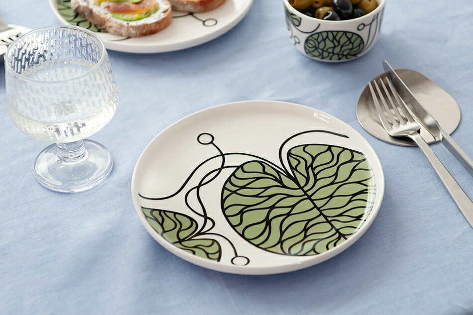 【SALE】ラウンドプレート 20cm ボットナ オリーブグリーン（マリメッコ／marimekko）のサムネイル
