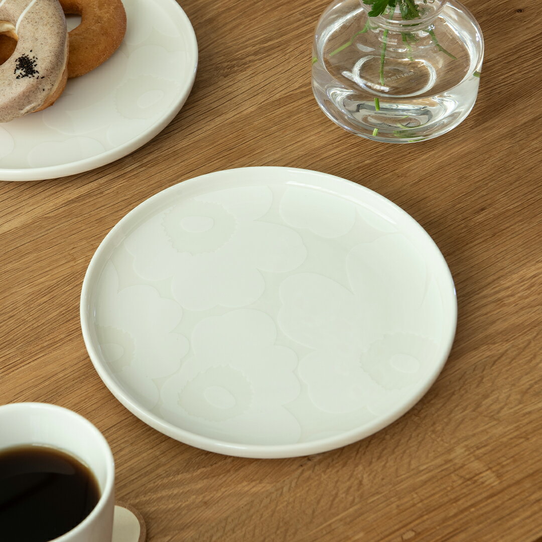Rakuten - ウニッコ ホワイト×オフホワイト ラウンドプレート 20cm（マリメッコ／marimekko）