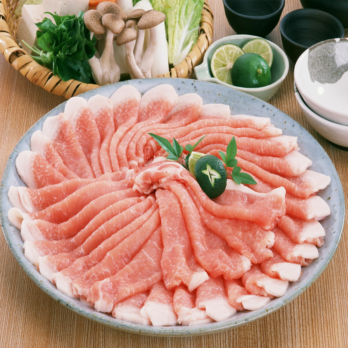 自然飼育の薩摩黒豚しゃぶしゃぶセット【産直グルメ】 ギフト グルメ 肉 食品[送料無料 内祝い 誕生日 プレゼント お返し]のサムネイル