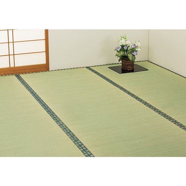 商品情報 サイズ 本間4.5畳（286×286cm） 素材 国産い草100％（ヒバエッセンス加工） 生産地 日本製（純国産） その他 ※各サイズ共通のイメージ画像を使用しております。詳しくはサイズ一覧表をご確認ください。純国産 い草 上敷き カーペット 双目織 「草津」 本間4.5畳（約286×286cm） 厳選した国産い草を使用。畳替えをしたようなさわやかさ 熊本県八代産・福岡県柳川産い草使用 抗菌・防臭性のあるヒバエッセンス加工を施しました やわらかくしなやかな、敷きやすい双目（もろめ）織です 1