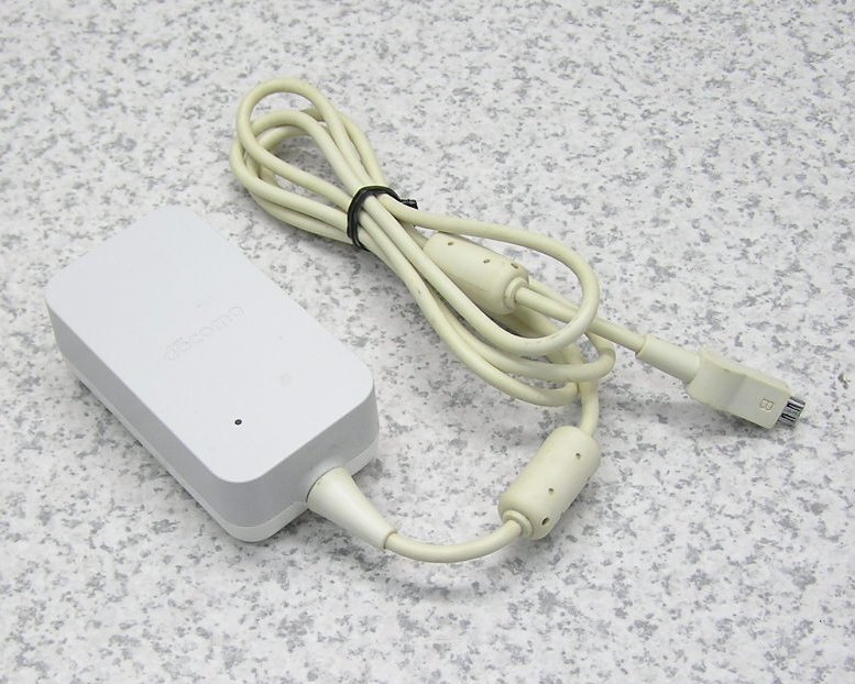 □■docomo/ドコモ 純正ACアダプタ 05 MicroUSB/MicroB 5V/1.8A マイクロUSB充電器 急速充電 【中古】 送料無料