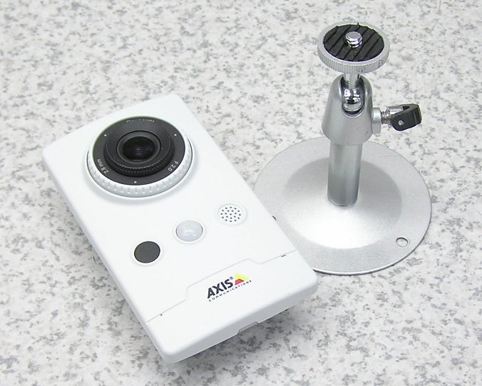 □■AXIS/アクシス M1065-L マイクロフォン・ミニスピーカー内蔵　固定ネットワークカメラ 美品！動作良好！ スタンド付き 【中古】 『送料無料』