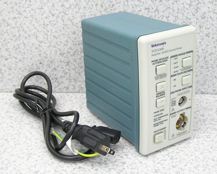 □■♪ Tektronix/テクトロニクス 電流プローブ増幅器 オシロスコーププローブアンプ TCPA300 対応プローブ：TCP300/TCP303/TCP305/TCP312A 【中古】 送料無料