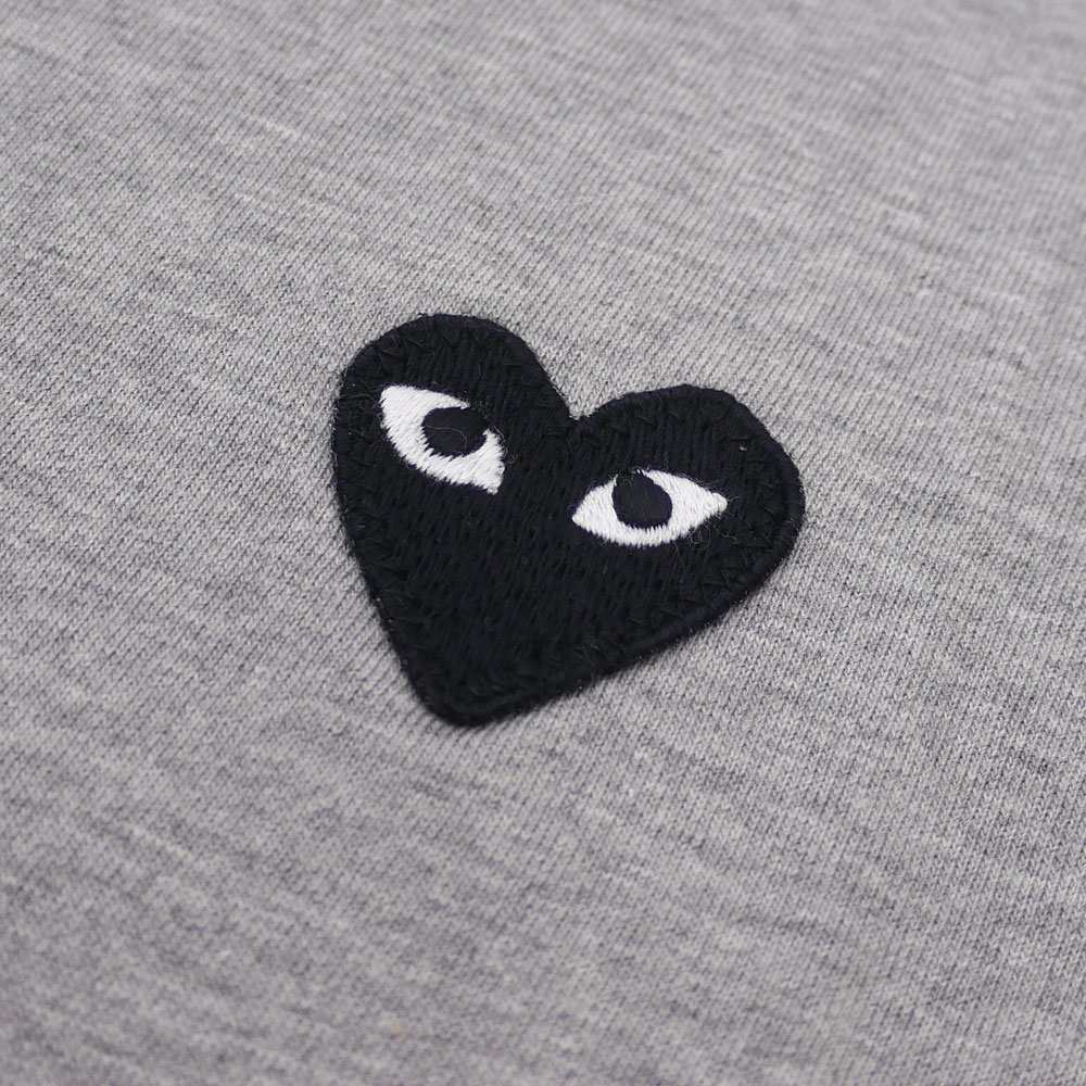 新品 プレイ コムデギャルソン PLAY COMME des GARCONS MENS BLACK HEART WAPPEN TEE Tシャツ GRAY グレー 灰色 メンズ