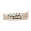 スタッフコメント世界各国の主要都市で展開されているラルフローレンのカフェ、Ralph's Coffee（ラルフズ コーヒー）のオリジナルアイテムが入荷！こちらはコットンツイルの生成りボディに"Ralph's Coffee"のシルクスクリーンプリントを落とし込んだペンシルポーチです。ペンや消しゴムなどの文房具はもちろん、ちょっとした小物の持ち運びにも便利なアイテムです！その他、詳しい状態等につきましてはお問い合わせフォームでお問い合わせ下さい。 サイズ(cm) 縦 横 マチ FREE 5.5 20 6 カラーNATURAL 素材コットン100% ギフトラッピングについて 当店FRESH STOREでは無料でラッピングを承っております。ご希望の方はご注文時にその旨をご記載ください。