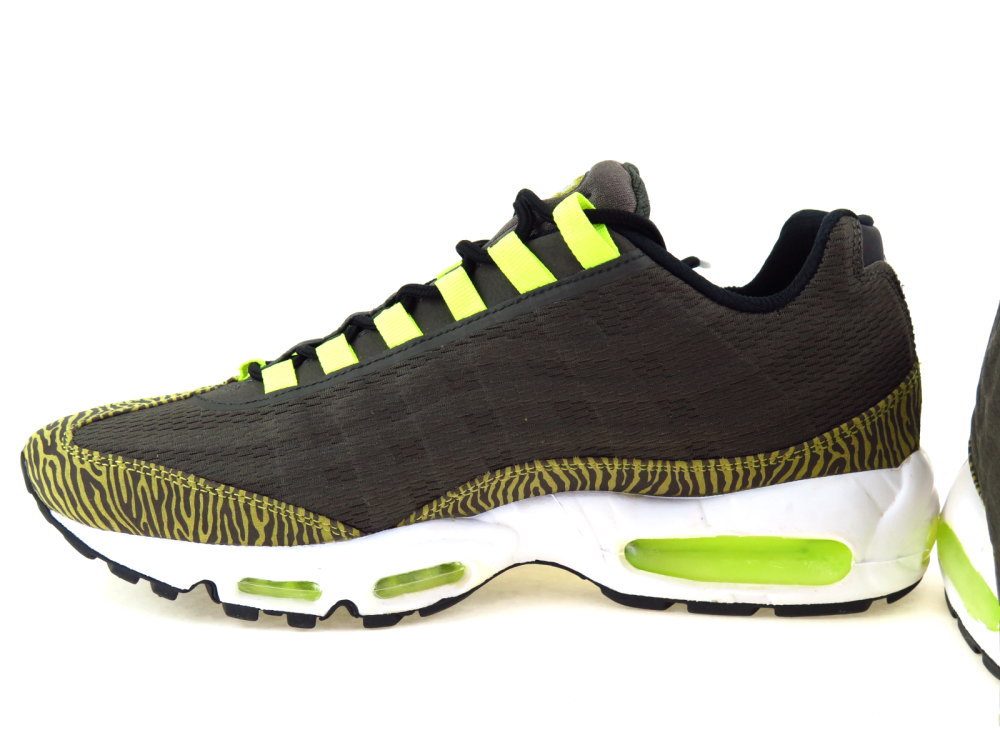 �쥢 ���顼�� NIKE �ʥ��� �����ޥå���95�ץ�ߥ���ơ��� Air Max 95 Prm Tape Newsprint/082 ��28.5cm