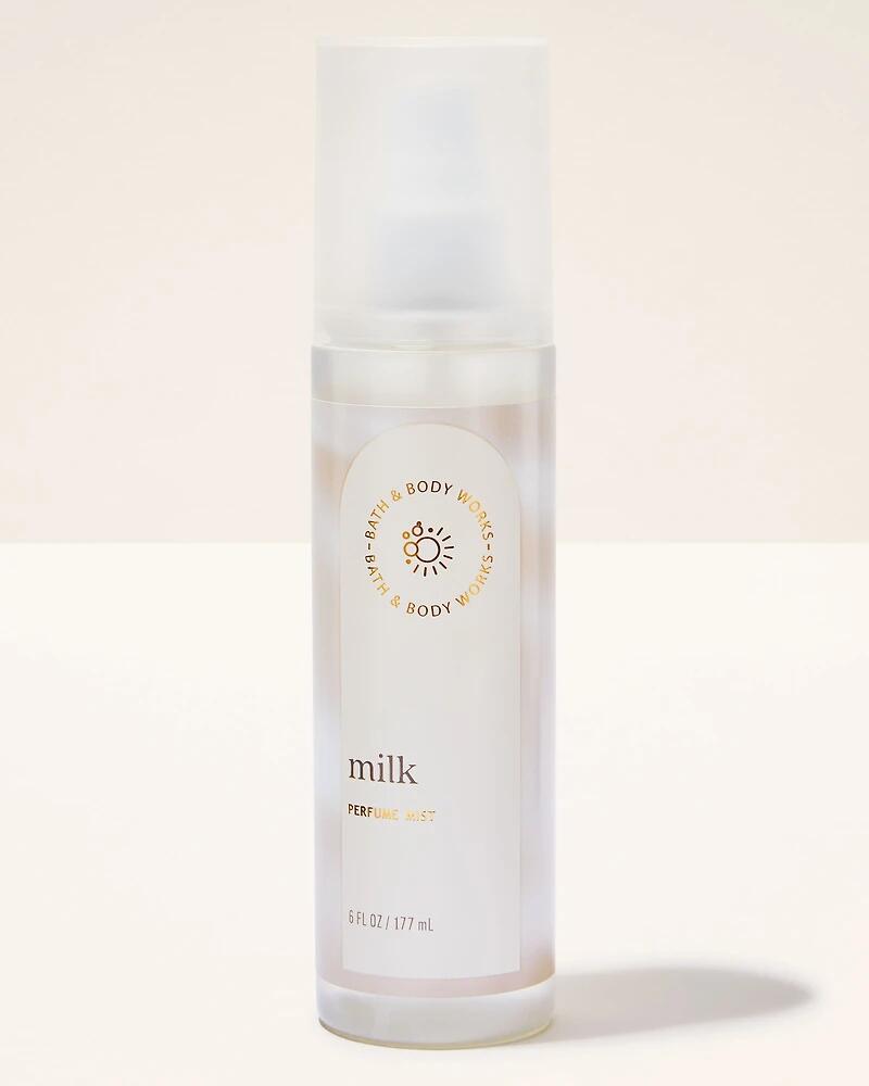 商品説明 アメリカで大人気のBath&BodyWorksのファインフレグランスミスト Fine Fragrance Mist ミルク(milk) 内容量：177ml 一噴きするだけで、ほんのり優しく香ります。 毎日好きな香りに包まれる生活ってステキですよね 場所や時間、気分に合わせて香りを使い分けるのもオススメです。 来客時、帰宅時、リラックスタイム、車の芳香などなど、お好きな時、お好きな場所で 簡単に香りをお楽しみ頂けます。 自分だけの使い方、見つけてくださいね 洗練されたオシャレなボトルはインテリアにもぴったり 玄関やリビング、お手洗いにさりげなく置いてみてはいかが？ ■香り■ 砂糖漬けのオート麦とホイップミルク 当店では、フレグランスミストはルームスプレーやピローミストなどお部屋の香りとして販売しています