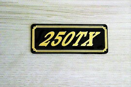 E-49-3 250TX 黒/金 オリジナルステッカー タンク テールカウル 外装 サイドカバー アンダーカウル ビキニカウル ロケットカウル フェンダー スクリーン 等に KAWASAKI カワサキ 250TX