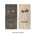 ▼TOM and JERRY トイレットペーパーホルダー 秋冬にぴったりのコーデュロイ素材を使ったHOMEシリーズ。 シンプルなカラーを使用しているため お部屋に馴染みやすくユニセックスで使用できるトイレットペーパーホルダー。 ボタン付きで取り外しも簡単！ インテリアの衣替えや、引っ越しのお祝いにもおすすめのアイテムです◎ 【サイズ】約W170×H350mm 【素材】ポリエステル