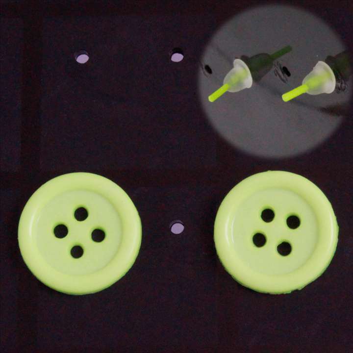 500円アクセ カラバリ5色 ボタンモチーフ 両耳樹脂ピアス◎イエロー[5071332]