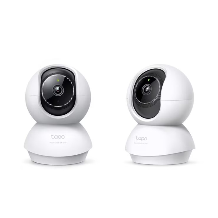 商品の特徴 ■Tapo C230 　お得な2個セット ・パンチルト：水平360?/垂直114?の撮影エリアをカバー可能 ・ナイトビジョン対応：夜間や薄暗い場所でも最長12m先まで撮影可能 ・スマートAI検知：搭載のAIが多彩な動きやイベントを検知し、アプリを通じてお知らせ ・アラート機能：不審な人物が映ったら、音声とライトによる警告ができるので防犯に最適 ・双方向通話：マイクとスピーカーを内蔵しており、アプリで画面越しに会話が可能 ・安全なストレージ：録画映像はmicroSDカード（最大512GB/別売り）に保存 ・音声コントロール：GoogleアシスタントやAmazon Alexaと連携すれば、ハンズフリーで映像を確認 商品の詳細 手軽にスマートセキュリティ／大切な家族の見守りに ■クリアな3K 5MP映像 3K 5MPの高解像度に対応し、細部までくっきり鮮明に映し出します。 ■スマートAI検知＆通知 スマートAIが人物・ペット・車両だけでなく赤ちゃんの泣き声や異常な音も認識し、必要に応じてユーザーへお知らせします。 ■動体検知＆通知 指定したエリア内のみの動きを検知するようエリアを絞り込むことで、重要な通知だけを受信することができます。 ■パンチルト機能 水平360?/垂直114?の広範囲のエリアをカバーできるのでお部屋の隅々まで見守り可能です。 ■スマートトラッキング 対象物を見逃さないように、動きを検知すると自動で追尾します。 ■柔軟なストレージ 録画映像は、microSDカード（最大512GB、別売り）やTapo Careのクラウドストレージサービス（有償のサブスクリプションサービスです。1か月のフリートライアルをお試しいただけます。）を利用して保存可能です。 ■双方向通話 マイクとスピーカーを内蔵しているので、画面越しにコミュニケーションを取ることができます。 ■プライバシーゾーン "見えない" 配慮も 指定したエリアを録画しないように設定することも可能です。 プライベートな部分は映さず、玄関・窓辺・ペットのゲージ近く・赤ちゃんのベッドの周り等、必要な場所だけを記録するように設定することで、プライバシーを守ることができます。 ■ベストショットを共有 赤ちゃんのかわいらしい様子や、ペットのおもしろ行動を収めた映像を家族や友人と共有することもできます。 ■製品箱サイズ タテ 16cm x ヨコ 19cm x 奥行 11cm 仕様 録画方式: メモリーカード 対応OS: iOS 10 以降 Android 5.0 以降 カメラ数: 1 カメラ解像度: 2880×1620 カメラ視野角: 88 度 搭載機能: スマートホン連携 センサーライト 暗視機能 屋内 Works with Alexa 遠隔監視 動体検知 Works with Google Assistant カメラタイプ: パンチルトズーム 防水規格: 該当なし 暗視対応範囲: 12 m コマ送り: 15 コマ メーカー型番: Tapo C230 カメラ幅: 85.4 mm カメラ奥行: 86.3 mm カメラ高さ: 117.7 mm カメラ重量: 180 g カメラ数: 1 接続方法: 無線（Wifi、電源有線） タイプ: Wifiカメラ 保存先: メモリーカード 関連商品LUMENA コードレス 卓上扇風機 2個セット ホワイト&ネイビー ...ソーダストリーム ジェネシス スターターキット - SODASTREA...PHILIPS LEDデスクライト 明るさ重視モデル DSK601 -...12,390円12,390円12,970円カクタシー 電動スパイスグラインダー CAT1002 - CACTUS...NESTLE ゴールドブレンド バリスタ フィフティ - NESTLE...シャープ ウェアラブル ネックスピーカー AN-SS2 - Sharp...12,840円12,110円12,680円ココグルメ レトルト (チキン)(愛犬用) 150g x 8パック -...Snoopy 3Wayドライブキャリーベット 全3色 - SNOOPY...YAMAZEN 食器乾燥機　YDA-501(W) - YAMAZEN ...11,370円11,670円13,130円UCC ドリップボッド DP3　アッシュブルー - UCC DRIP ...ライフオンプロダクツ クリアデスクファン 3個セット - Life o...カークランドシグネチャー 成犬・子犬用 15kg - Kirkland...11,670円11,670円11,390円