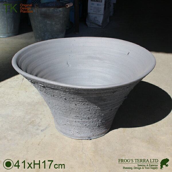 樂天商城 - KM 燻黒 陣笠睡蓮鉢 水鉢 13号（直径41cm×H17cm）（底穴なし）（素焼製）（金魚/めだか）