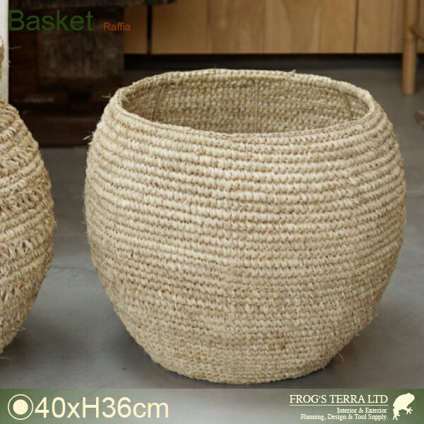 鉢カバー（プランター／ポット） 【外寸】直径40cm×H36cm（内直径31cm） 【材質】ラフィアヤシ繊維 【底穴】なし ※室内専用のカバーとして、内側に受皿を入れてご使用ください。 ※サイズは目安であり多少前後する場合がございます。 ※画面上の色はブラウザや設定により、実物は異なる場合があります。ご了承の上ご注文下さい。