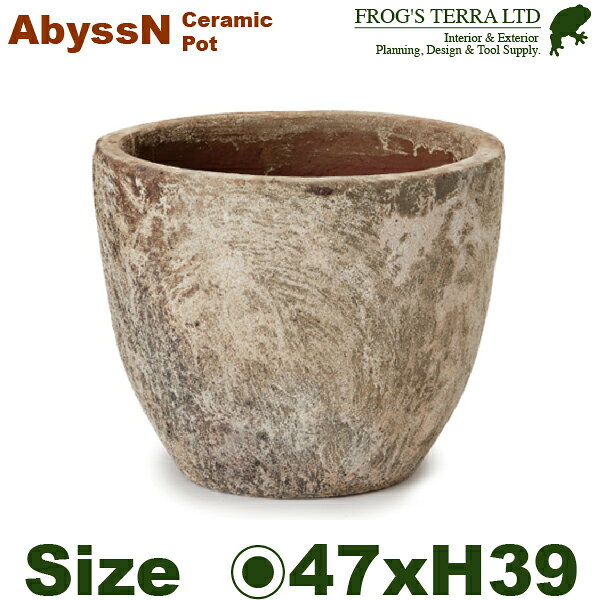 屋内外対応植木鉢（プランター/ポット） 【外寸】直径47cm×H39cm（内直径：41cm） 【容量】40リットル 【重量】23kg 【材質】陶器製 【底穴】あり ※運送会社の配送条件により、法人名・店舗名・屋号等のあるお届け先への配送商品となります。 マンション管理人室様・事務所様等でもお届け可能な場合がございます。 ※表面の加工、色味には個体差があります。 ※陶器鉢の若干のムラ、米カケ、ピンホール、釉飛び、歪み、焼ヒビ等は通常品となります。 ※サイズは目安であり多少前後する場合がございます。 ※画面上の色はブラウザや設定により、実物と異なる場合があります。ご了承の上ご注文下さい。