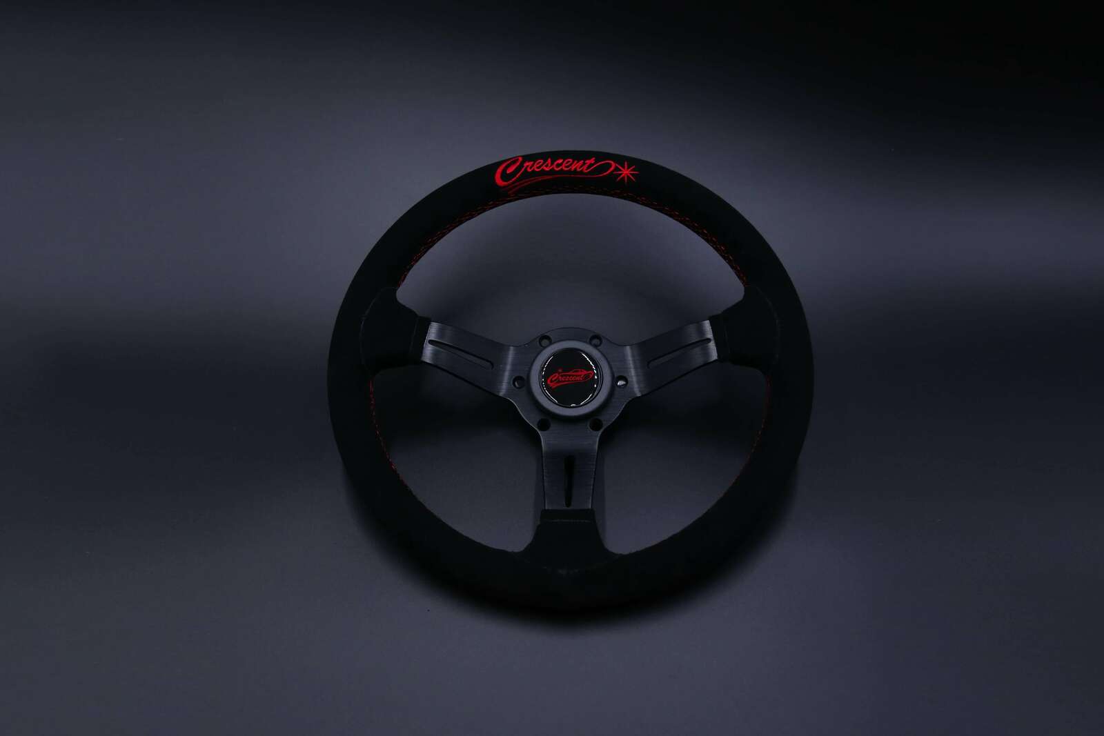 【送料無料】Crescent Garage クレセント ガレージ カーパーツ オリジナルステアリング 赤 レッドステッチ ロゴ入り バックスキン ハンドル 330mm 33Φ ディープ ブラックパンチング ホーンボタン クイックリリース 人気 定番 車 ドリフト サーキット スポーツカー