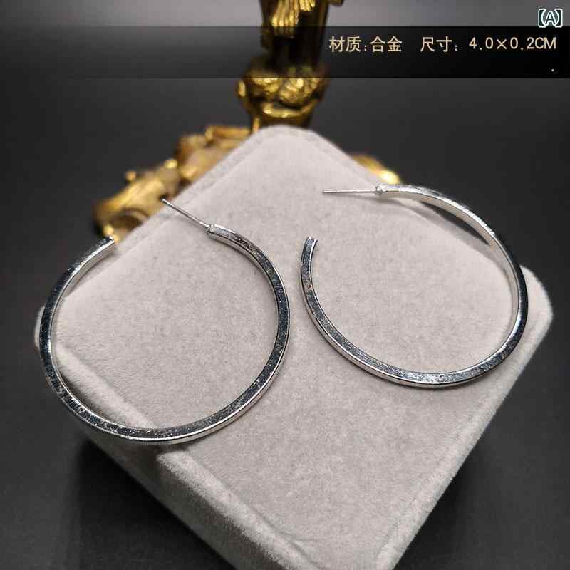 Rakuten - レトロ レディース アクセサリー ピアス イヤリング 大ぶり スタッド クリップ 装飾品 ヴィンテージ風 お出かけ 女子会 おしゃれ 雲 ウェーブ 金 銀