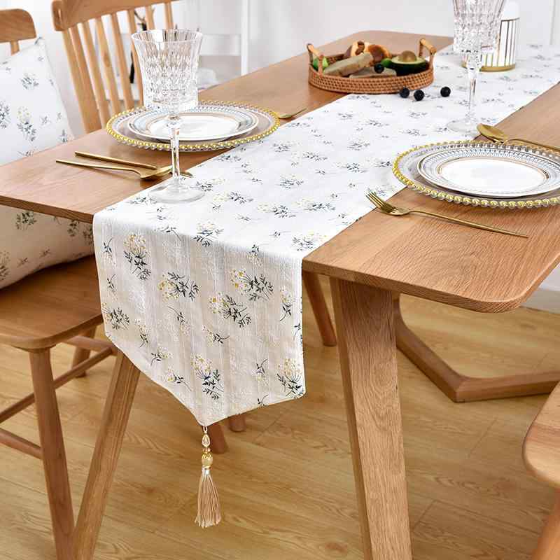 テーブルランナーおしゃれ ライラック デイジー フラグ ロング クロス クッション ベッド キャビネット タッセル 柔らかい ビーズ レイアウト