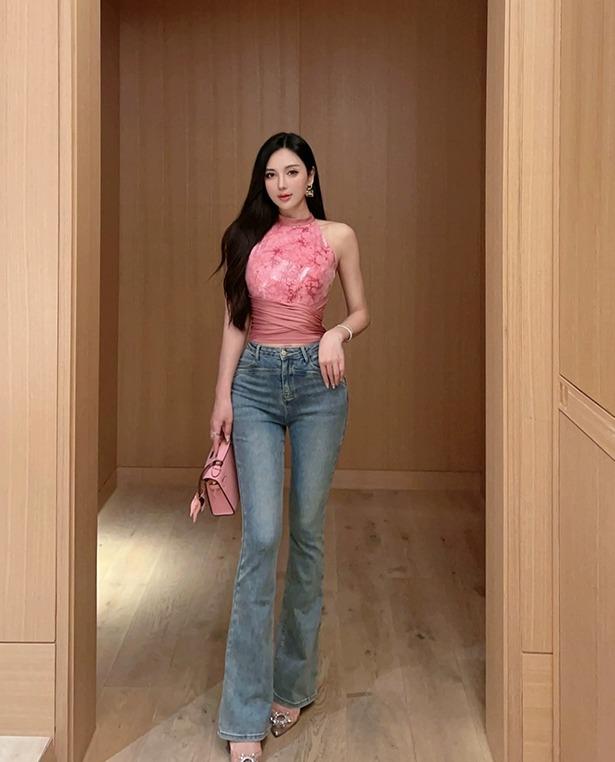 スパンコール トップス セクシー ショルダー ノースリーブ スリム フィット タイト 細身 痩身 ピンク レディース ハンギングネック 夏