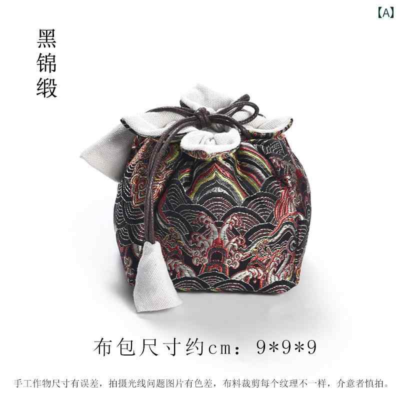 フロントップ楽天市場店の茶道具 収納袋 刺繍 布 巾着 バッグ ポーチ 手提げ 御物袋 綿 ブロケード 厚手 ティーカップ ポット 湯呑 急須 コップ 茶碗 容器 持ち運び ポータブル 雑貨 小物 アクセサリー おしゃれ レトロ 中国 台湾 功夫 ギフト ドラゴン 黒 赤 青｜アングル2
