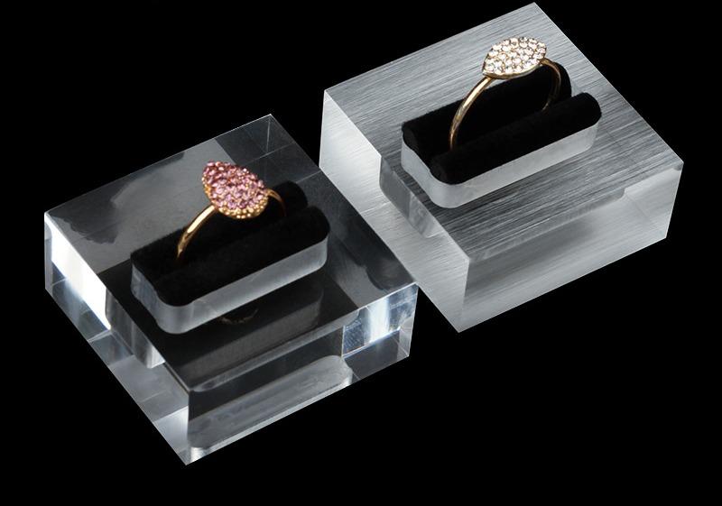 指輪 リング ディスプレイ スタンド ホルダー ピロー 展示 アクセサリー アクリル ジュエリー プレキシガラス 透明 つや 消し マット スタイル 黒 白 円錐形