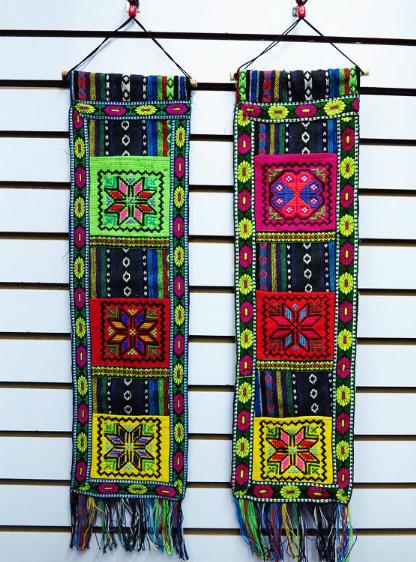 ウォールポケット 布 民族風 おしゃれ インテリア タペストリー エスニック 刺繍 吊り下げ 壁掛け レターバッグ 収納 手作り リビング 寝室