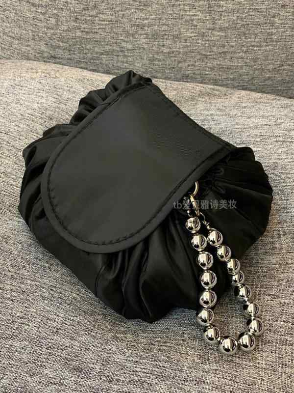 巾着 ポーチ 小物入れ おしゃれ 収納 実用的 整理整頓 便利 袋 化粧品 メイク 道具 大容量 旅行 チェーン シンプル 無地