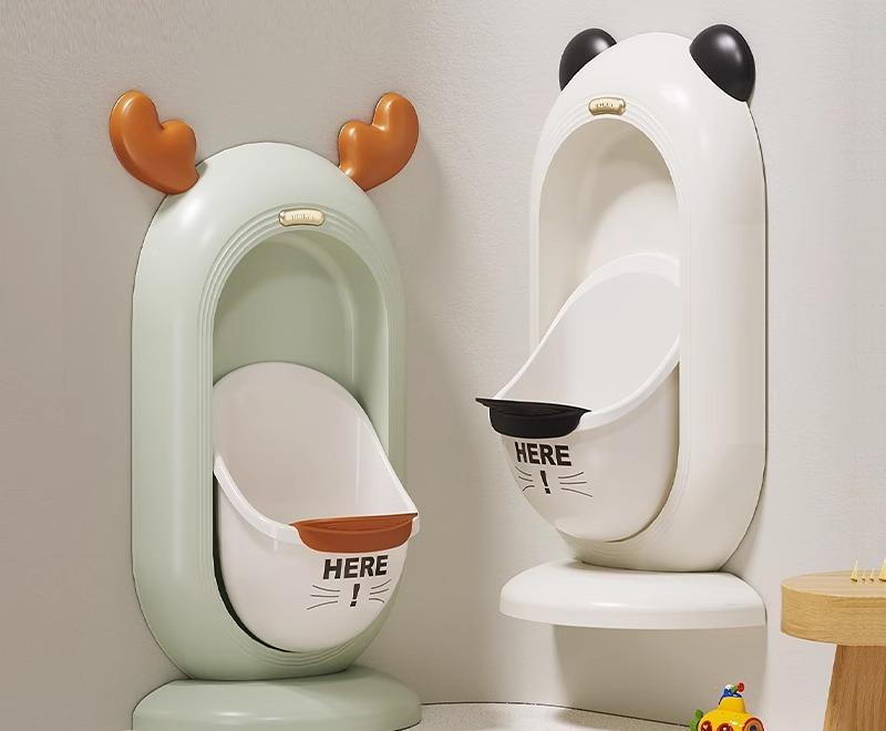 子ども トイレトレーニング 男の子 練習 小便器 赤ちゃん 立ち おしっこ アニマル 動物 かわいい 緑 茶色 白 トナカイ 犬 パンダ
