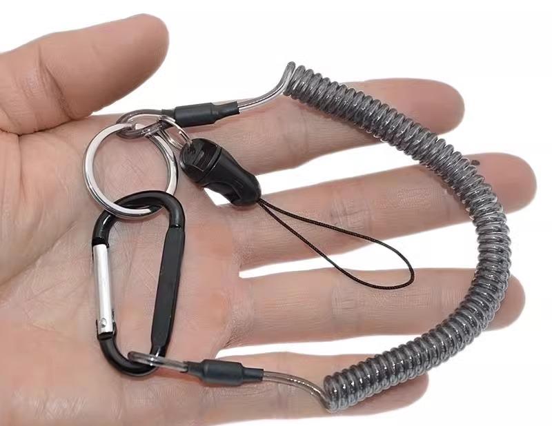 カラビナ キーホルダー おしゃれ メンズ 携帯電話 紛失防止 ストラップ キーチェーン ショート 伸縮 取り外し可能 ロープ バネ 黒 赤 黄