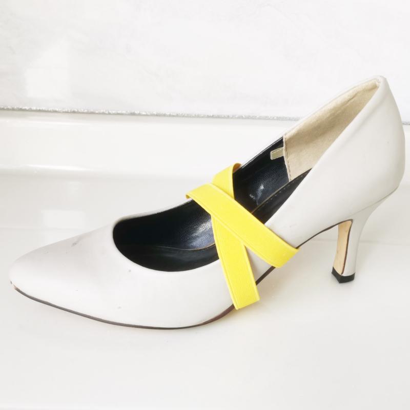 パンプス ストラップ 後付け ハイヒール 脱落 防止 バックル 靴 アクセサリー 茶色 青 ピンク 簡単 シンプル ゴム バンド 歩きやすい 固定