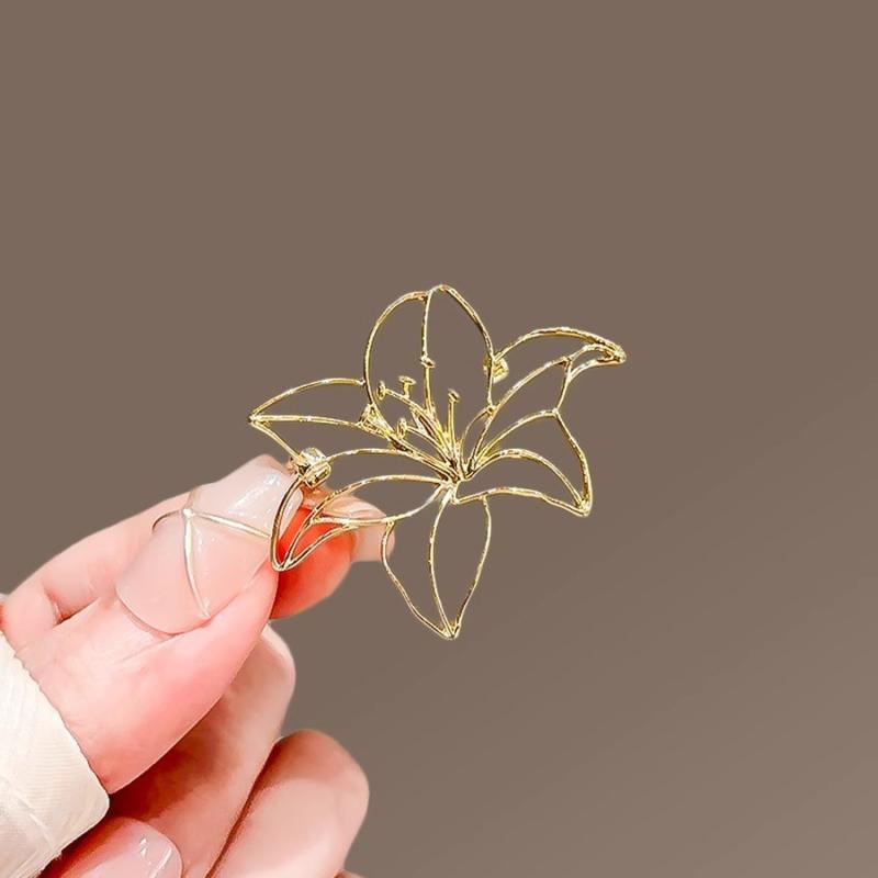 ブローチ レディース チャイナ風 アクセサリー おしゃれ ユリ 花 透かし ピン 固定 襟 帽子 装飾 普段使い お出かけ 結婚式 パーティー シンプル 光沢 金