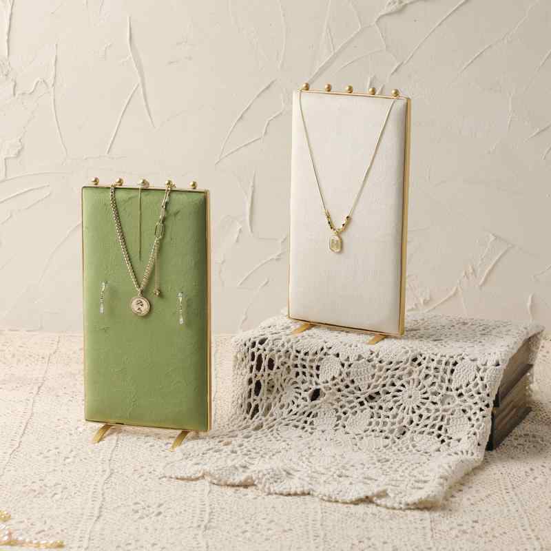 ジュエリースタンド アクセサリー ディスプレイ トレイ ボード ひし形 縦型 ベルベット おしゃれ 収納 置き場 吊り下げ ネックレス イヤリング ピアス 小物 インテリア 雑貨 玄関 卓上 店舗 展示 保管 写真 撮影 小道具 アイボリー グリーン