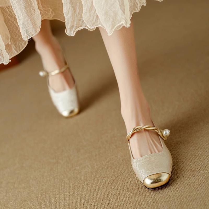 結婚式 パンプス ローヒール 革 レトロ チャイナ風 刺繍 民族 ラインストーン フレンチ シューズ レディース スクエアトゥ 黒 緑 アイボリー 耐摩耗性 おしゃれ おでかけ 普段使い