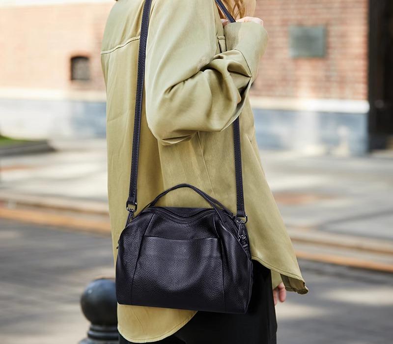 ショルダーバッグ レディース 斜めがけ ハンドバッグ 牛革 ピローバッグ ボディバッグ ジッパー 取り外し可能 ストラップ 柔らかい 大容量 多用途 耐久性 通気性 シンプル 無地 黒