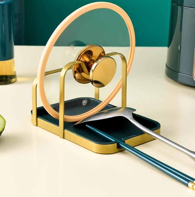 鍋蓋 スタンド おたま 置き おしゃれ フライ返し まな板 ホルダー キッチン ツール ラック 調理 器具 用具 収納 小道具 立て 卓上 雑貨 便利 多機能 PP アイアン 水切り お手入 簡単 防カビ 軽量 整理 整頓 ゴールド ブラック グリーン