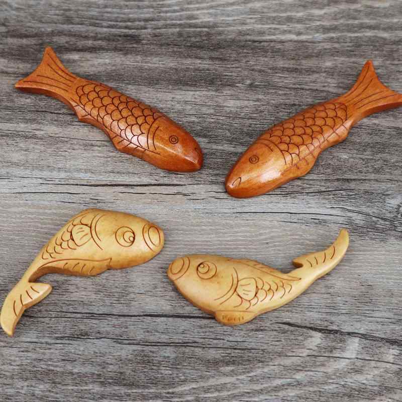 箸置き おしゃれ プチギフト 木製 和風 キッチン用品 雑貨 カトラリー ホルダー レスト はし スプーン フォーク ダイニング 家庭用 シンプル 栗色 黄 魚型