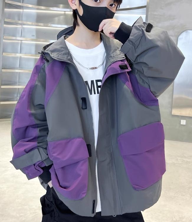 キッズ おしゃれ 男の子 アウター 春秋 前開き ジップアップ 両面ファスナー フード付き ポケット トップス ジャケット アウトドア スポーツ 防寒 カジュアル 無地 黒 紫 グレー