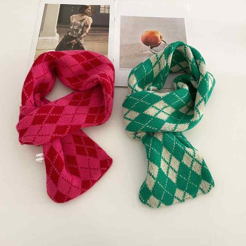 マフラー かわいい レディース 女性 韓国 冬 暖かい 厚手 防寒 保温 カジュアル 普段使い 通勤 ポリエステル 繊維 赤 青 緑 アーガイル チェック 柄