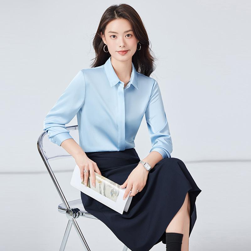 シャツ レディース 長袖 サテン ブラウス トップス オフィス 通勤 秋冬 高級感 上品 エレガント ゆったり シワ加工 スクエアネック 光沢 きれいめ サクラピンク パールホワイト ブルー系 事務服 30代 普段使い