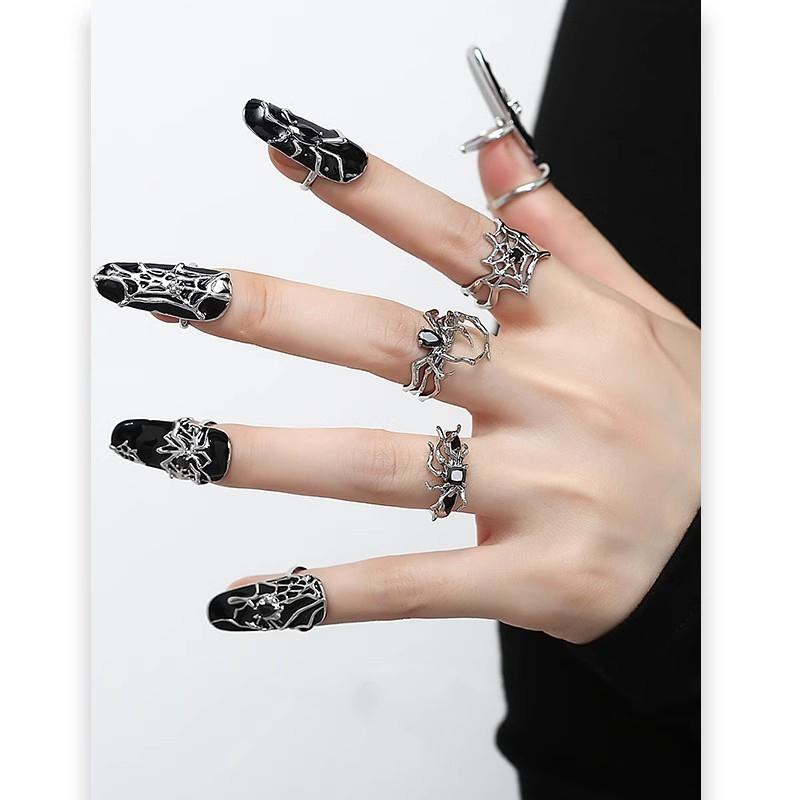 ネイルリング 爪の指輪 ファランジリング 指先 関節 アクセサリー 装飾 風 フィンガー チップ アート シンプル 個性的 ユニーク 黒 蜘蛛