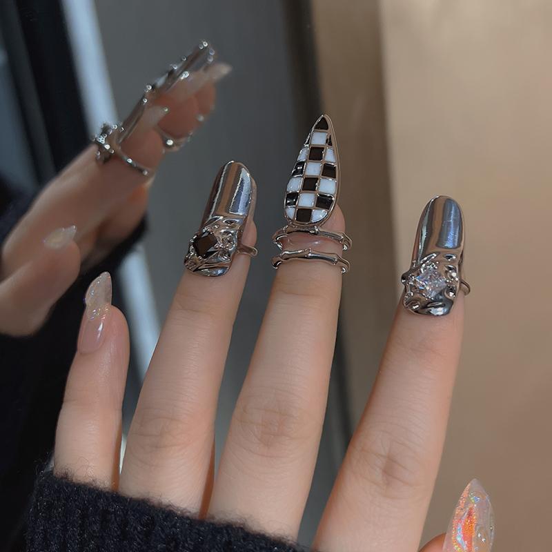 ネイルリング 爪の指輪 韓国 ファランジリング 指先 関節 アクセサリー 装飾 フィンガー チップ ラインストーン ビジュー 個性的 おしゃれ キラキラ 黒 白 チェッカー柄