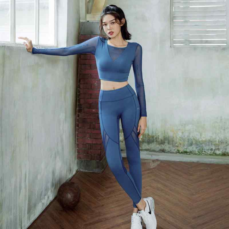 フィットネス ウェア レディース ヨガ トップス ピラティス クロップド 大きいサイズ 春夏 長袖 プルオーバー カップ付き 上下セット 青 黒 へそ出し