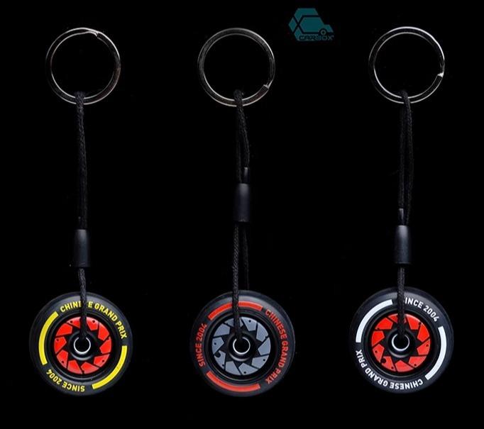 キーホルダー 金具 かっこいい リング ストラップ 紐 車輪 車 ぶら下げ メンズ レディース プレゼント アクセサリー 鞄 バッグ 装飾 黄色 赤 白(4.0)