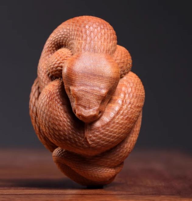 Rakuten - 干支 置物 木製 無垢材 崖柏 工芸品 彫刻 インテリア 卓上 オーナメント オブジェ リビング 玄関 縁起物 十二支 巳年 チャイナ おしゃれ ヘビ