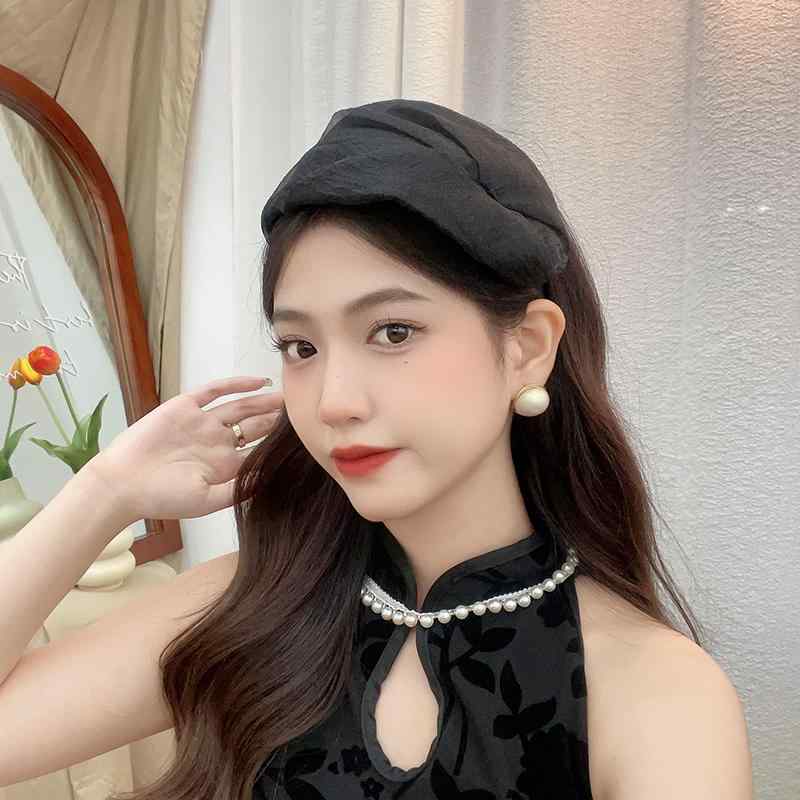 カチューシャ 幅広 太め ヘアアクセサリー ヘッドバンド 帽子風 飾り ファッション アイテム 通気性 ハーフ ハット 生え際 白髪カバー シンプル およばれ 黒