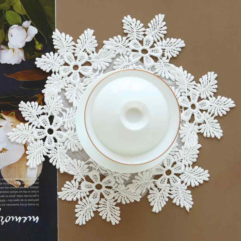 テーブルセンター レース ラウンド 刺繍 インテリア ダイニング キャビネット 装飾 クロス おしゃれ モダン シンプル 雪の結晶 白