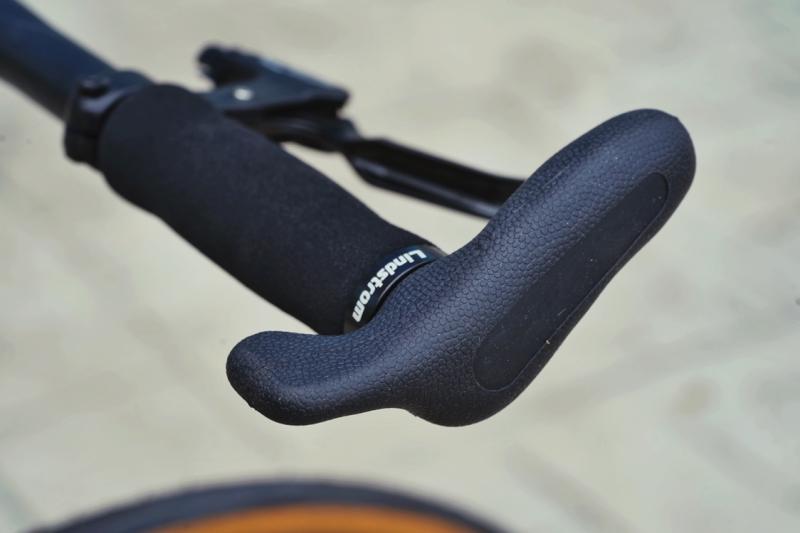 自転車 グリップ カバー マウンテン ロード バイク ハンドル アルミニウム 合金 サイクリング 用品 おしゃれ 握りやすい 滑り止め